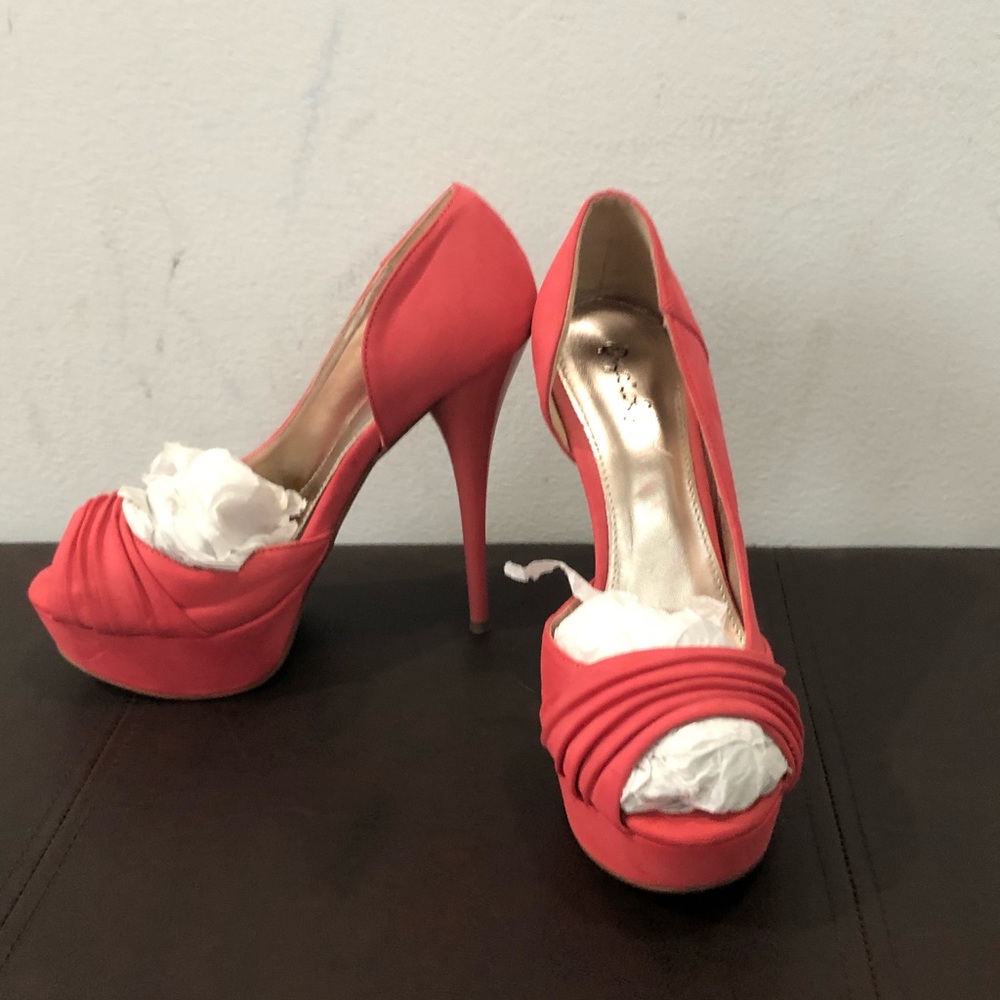 Qupid Coral Peep-toe Heels (US 7.5)